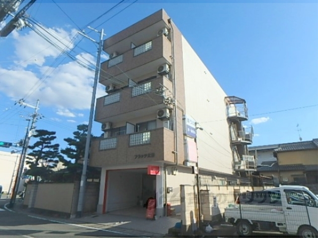 京都市右京区太秦多藪町のマンションの建物外観