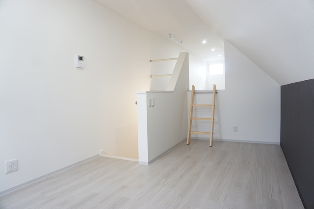 居室・リビング　★ロフト付きの８帖の洋室です★