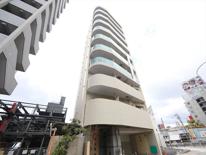 名古屋市熱田区新尾頭のマンションの建物外観