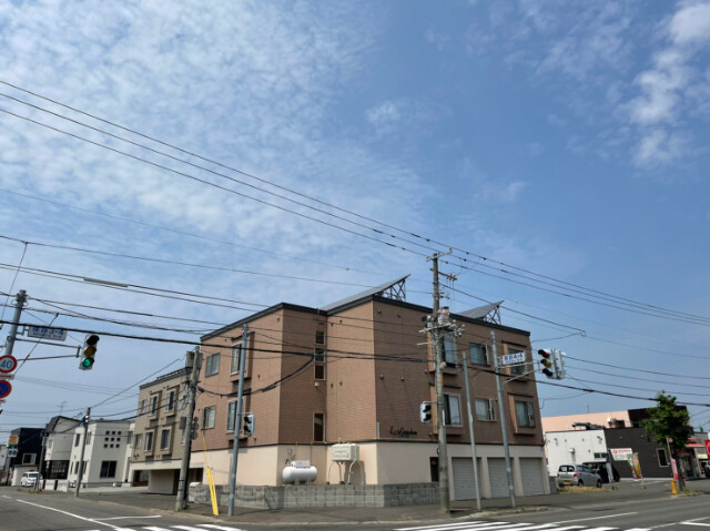 札幌市北区篠路四条のアパートの建物外観