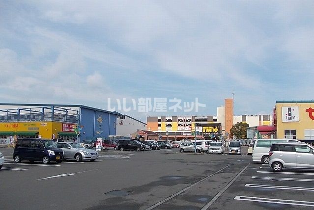 【今治市桜井のアパートのショッピングセンター】