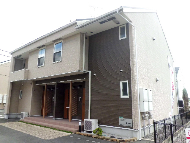 山陽小野田市新生のアパートの建物外観