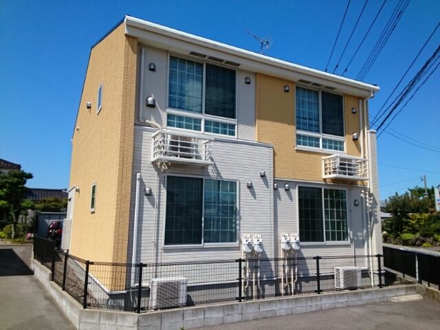 新潟市西区寺地のアパートの建物外観