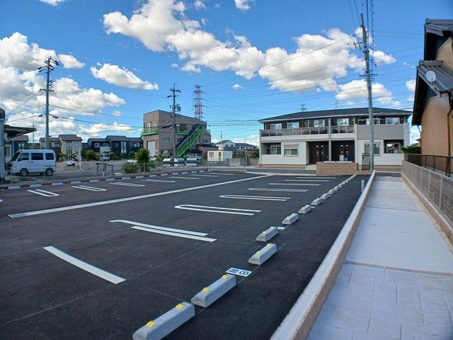 【三重郡川越町大字南福崎のアパートの駐車場】