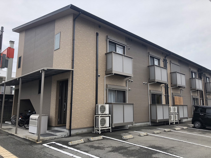 【エトランス小松町Bの建物外観】