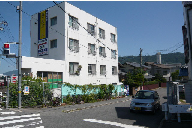 広島市東区戸坂くるめ木のマンションの建物外観