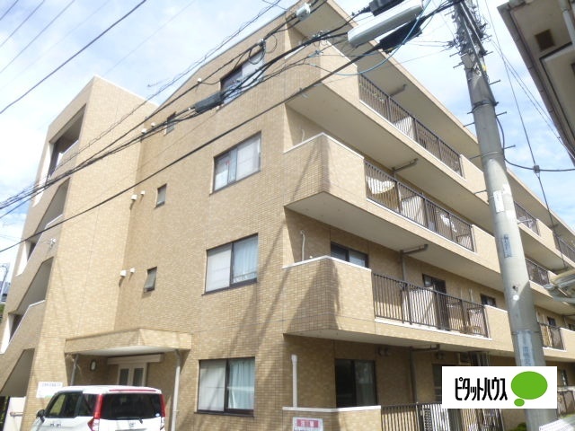 小田原市南鴨宮のマンションの建物外観