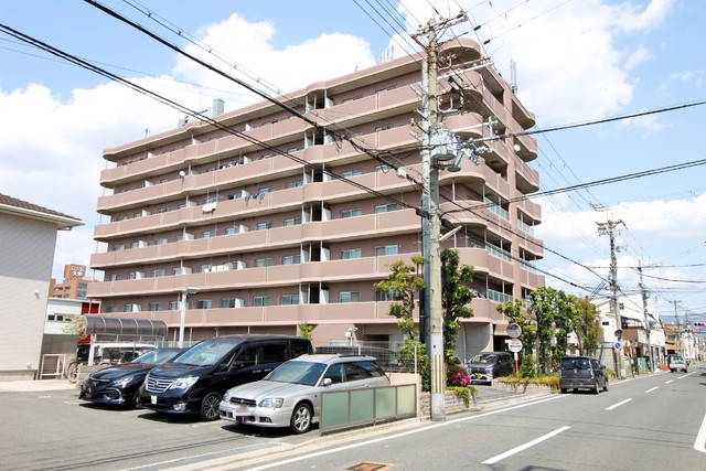 【東大阪市西堤本通東のマンションの建物外観】