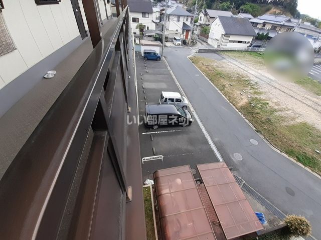 【桜井市大字外山のマンションの駐車場】