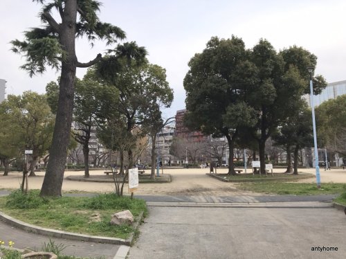 【シティタワー大阪本町の公園】