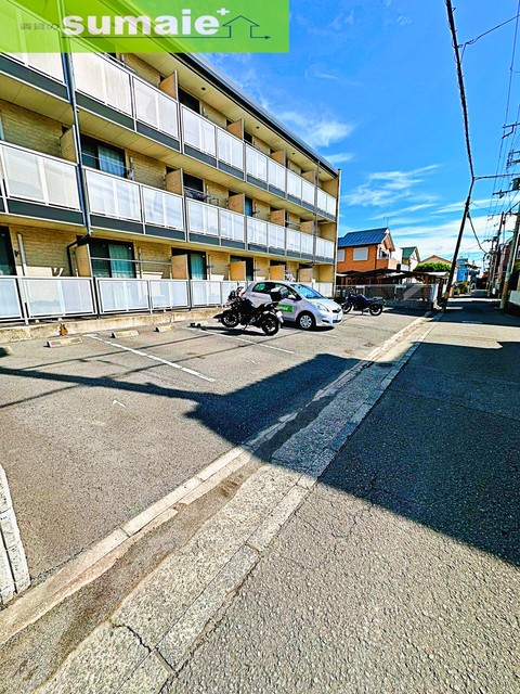 【和歌山市島崎町のアパートの駐車場】