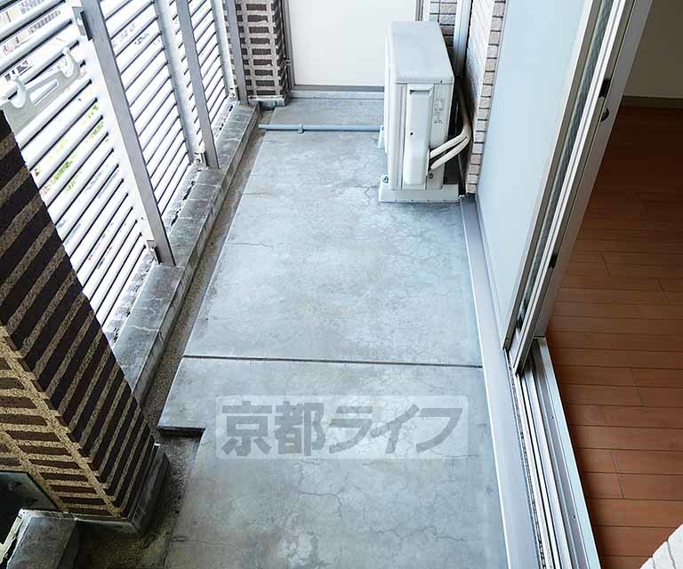 【京都市下京区西七条掛越町のマンションのバルコニー】