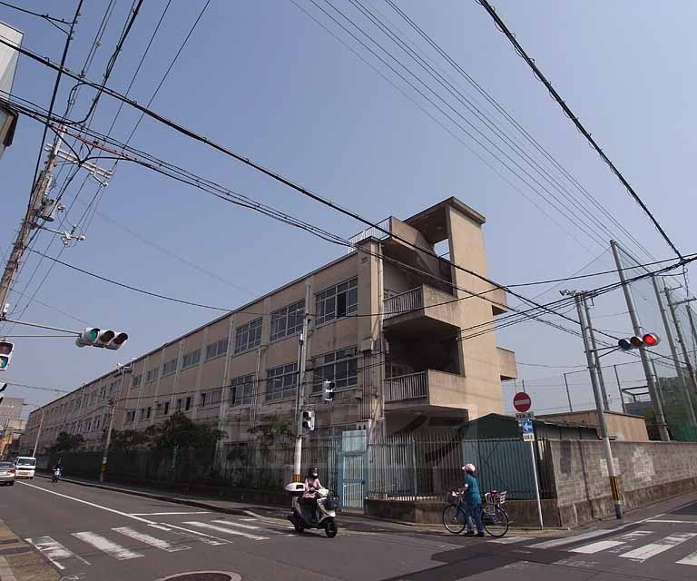 【京都市右京区西院日照町のマンションの中学校】