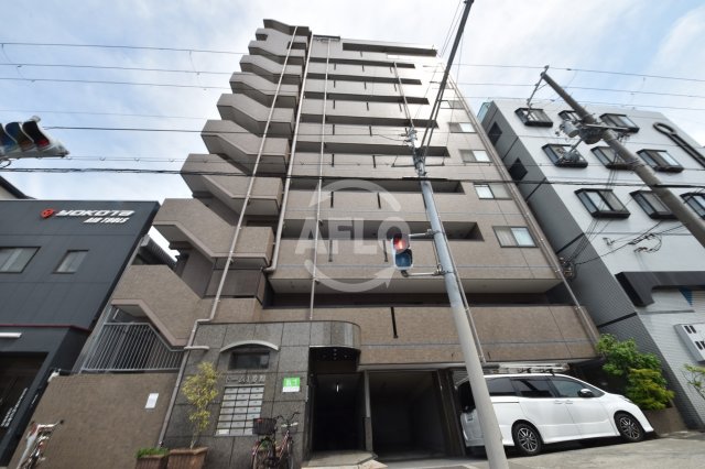 大阪市西区千代崎のマンションの建物外観