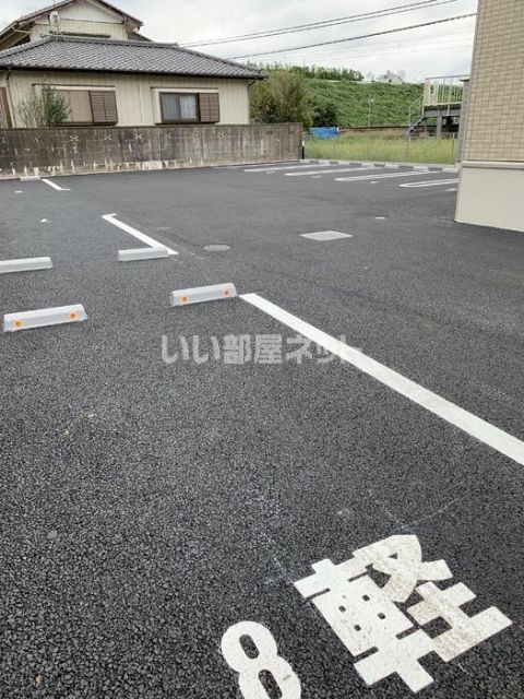 【印旛郡酒々井町中川のアパートの駐車場】