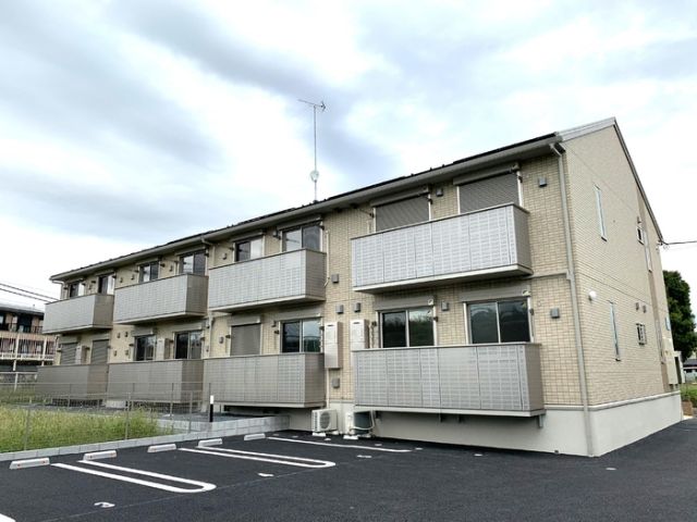 【印旛郡酒々井町中川のアパートの建物外観】