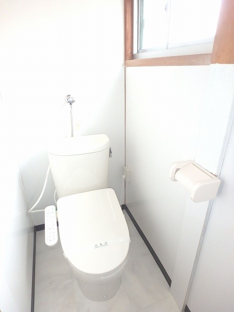 トイレ　温水洗浄便座付き