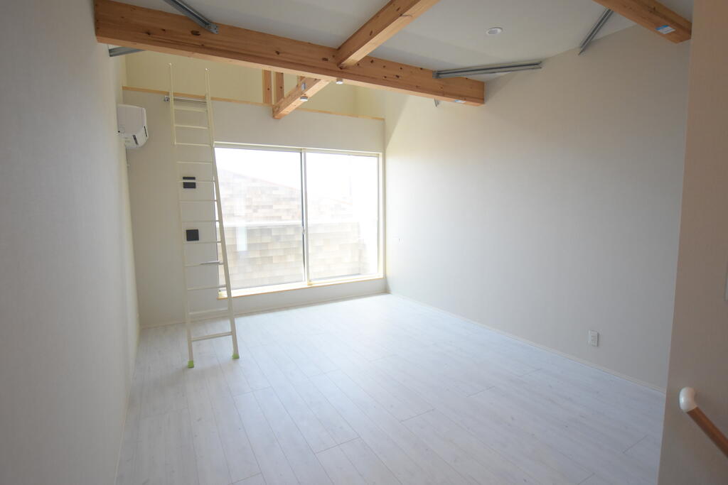 居室・リビング　人気のある南東向きのお部屋です。