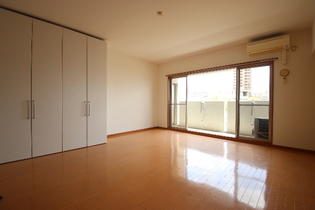 居室・リビング　別部屋の写真です。※現状優先