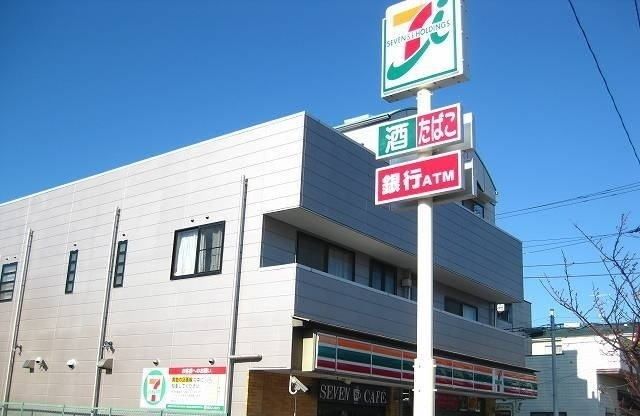 コンビニ　セブンイレブン沼津港店（コンビニ）まで700m