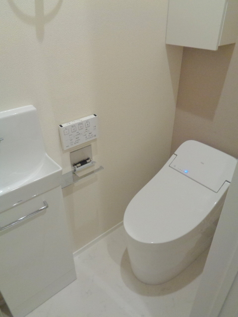 トイレ　トイレは嬉しい温水洗浄便座