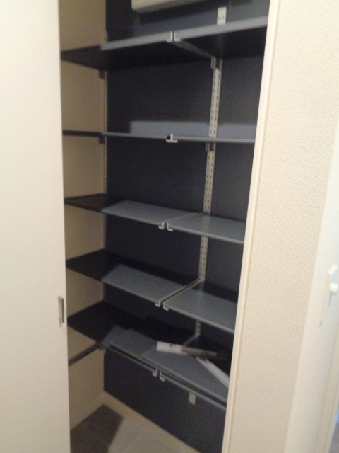 玄関　玄関にはシューズボックスあり