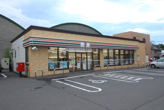 コンビニ　セブンイレブン（コンビニ）まで1100m