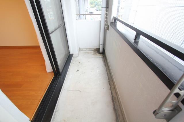 バルコニー　洗濯物を干すスペースがあります。