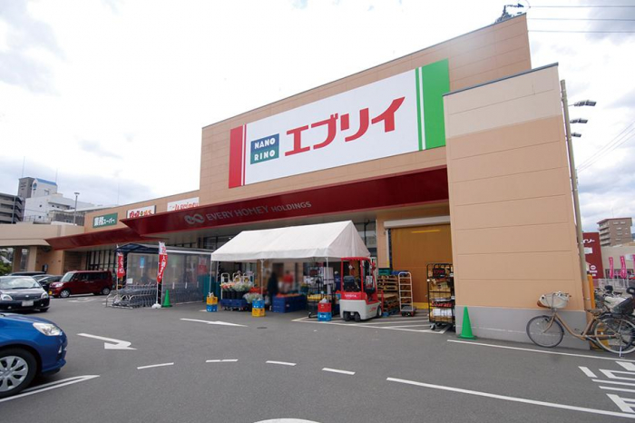 ショッピングセンター　エブリイ楠木モール（ショッピングセンター）まで438m