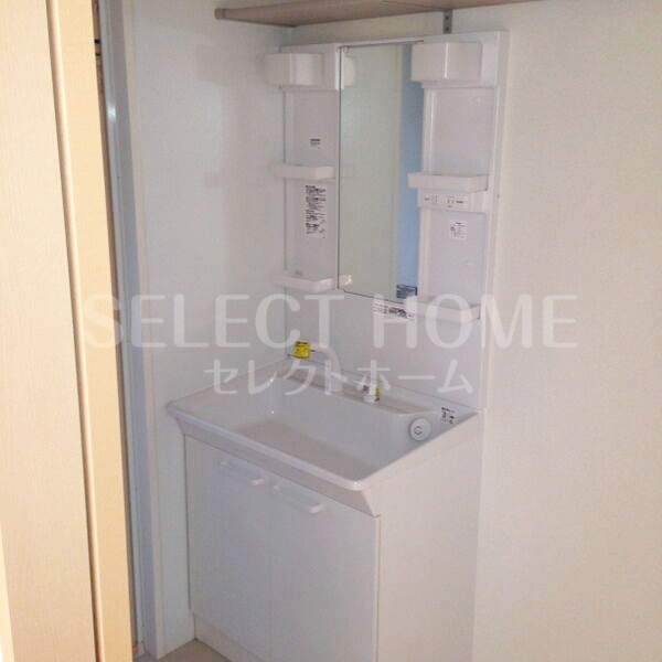 洗面設備　独立洗面台あり、毎朝おしゃれに忙しい女性の方におすすめです