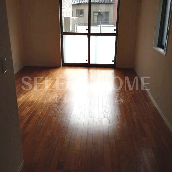 その他部屋・スペース　落ち着いた色調の寝室です