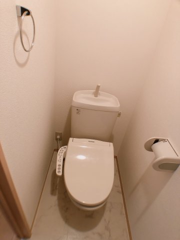 トイレ　温水洗浄便座付