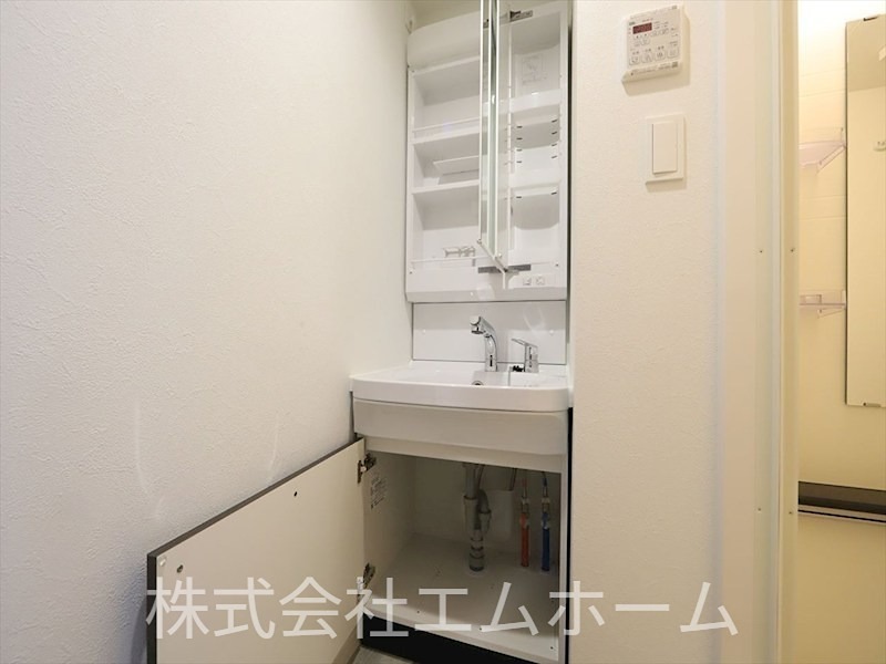 洗面設備　脱衣所　独立洗面化粧台