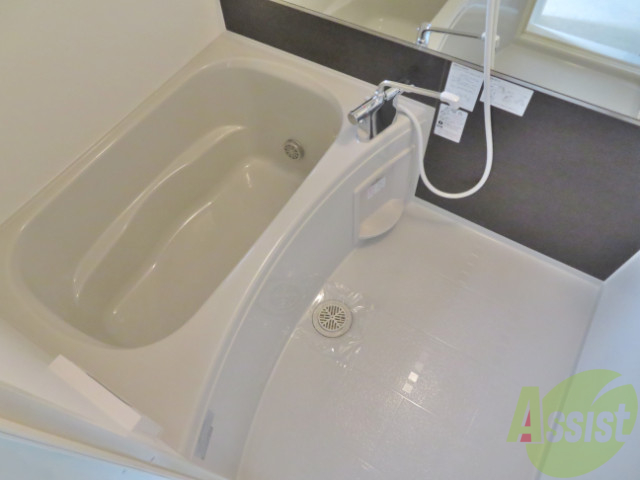 バス・シャワールーム　コチラで日々の疲れを癒し、リラックスしてください