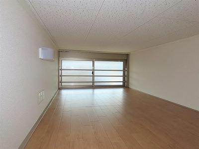 収納　ロフトには電気、コンセントもあります