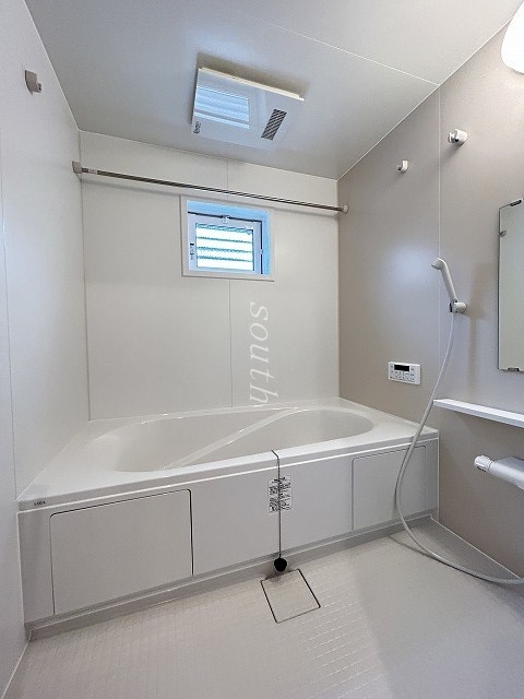 バス・シャワールーム　浴室乾燥機付きのお風呂