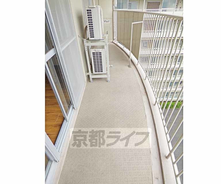 バルコニー　広々としたバルコニー。