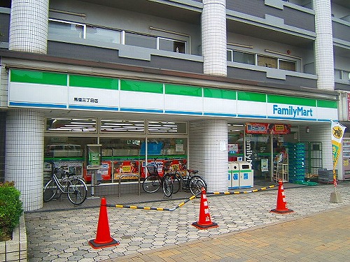 コンビニ　☆ファミリーマート 馬借三丁目店（コンビニ）まで330m
