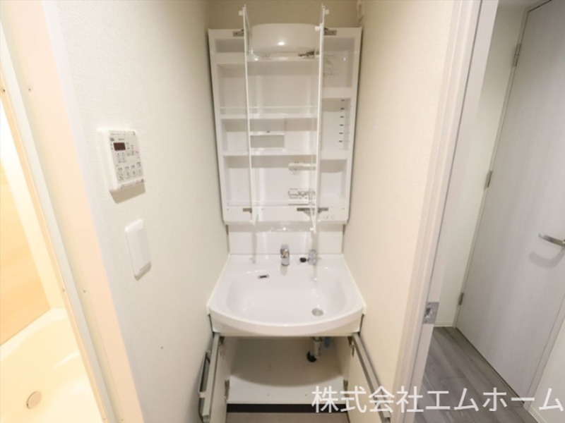 洗面設備　脱衣所　独立洗面化粧台