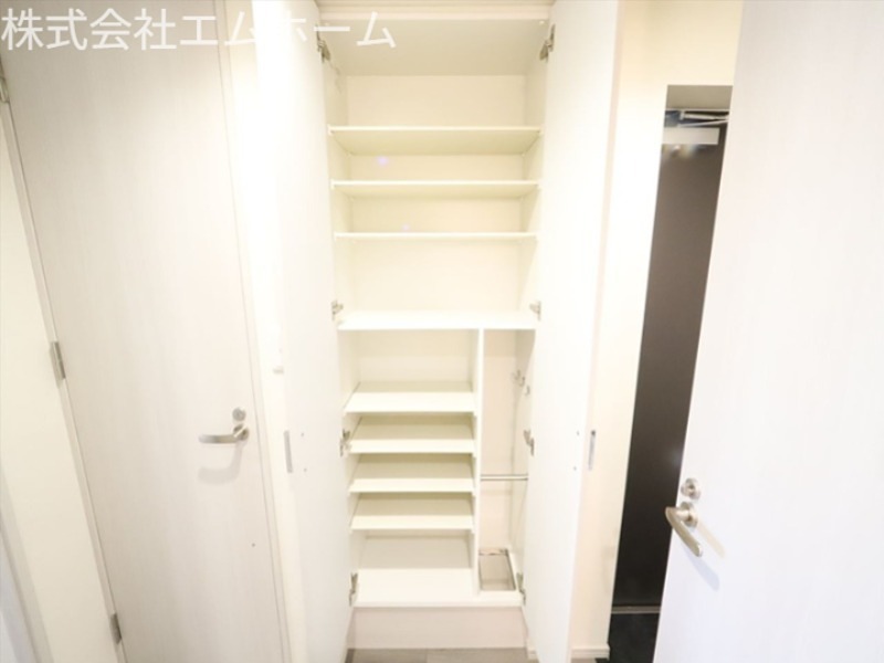 玄関　シューズボックス付