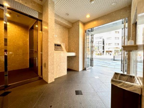 エントランス　建物の内部です