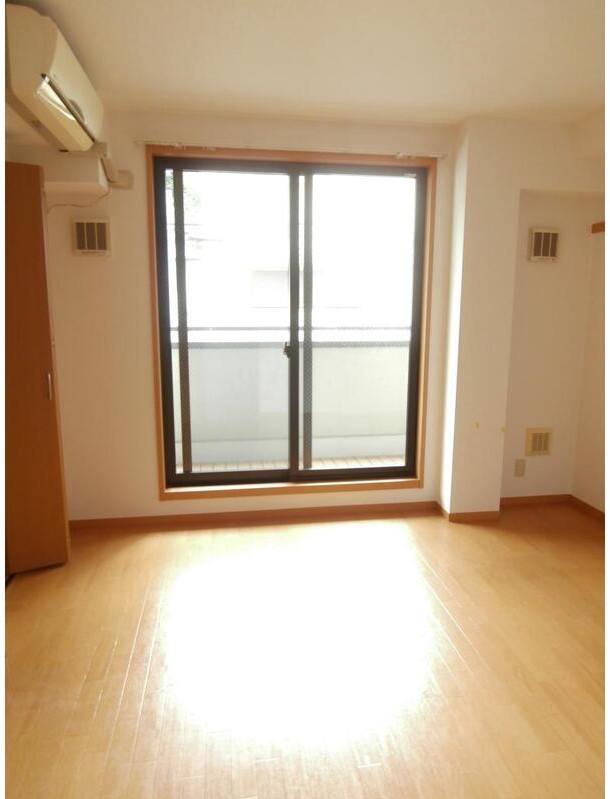 居室・リビング　使いやすい形の為、レイアウトを楽しめます♪