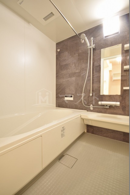 バス・シャワールーム　※室内写真は別のお部屋となります。