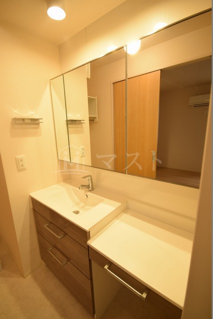 洗面設備　※室内写真は別のお部屋となります。