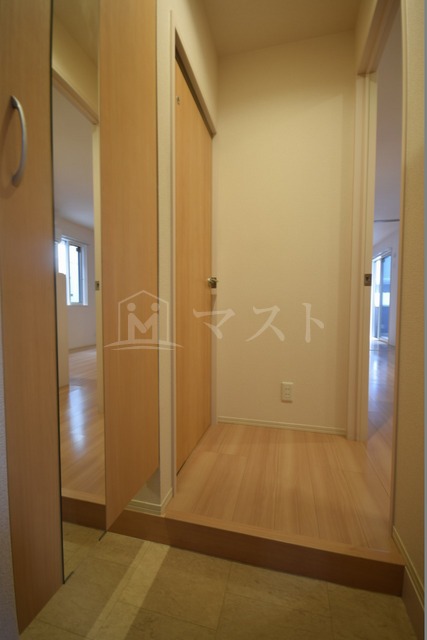 玄関　※室内写真は別のお部屋となります。