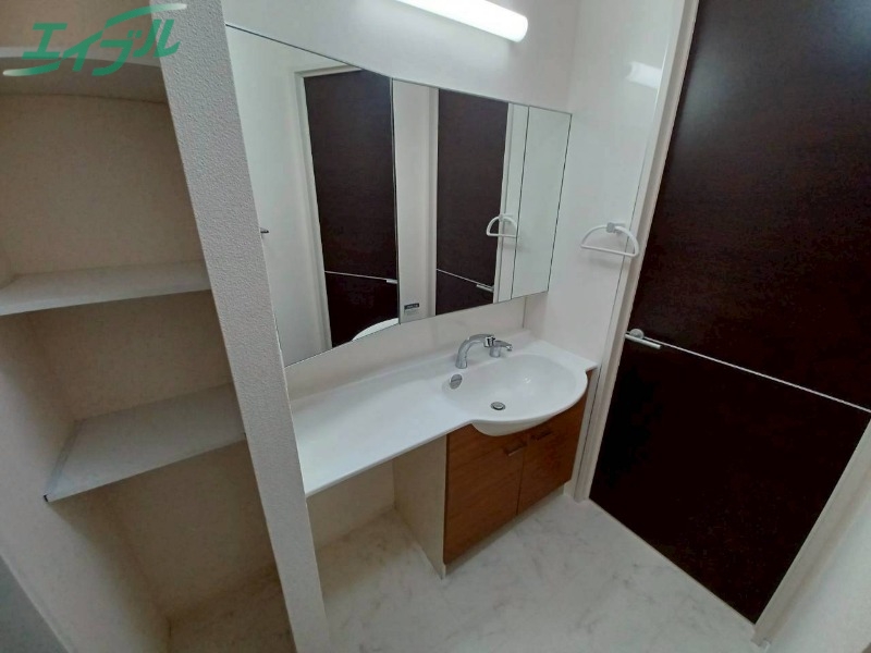 洗面設備　同型参考写真