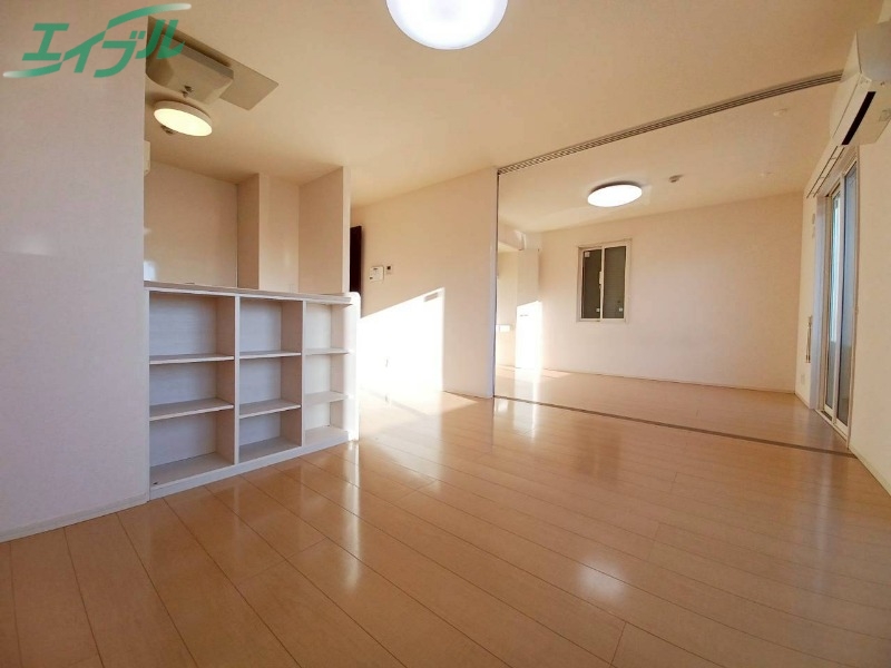 居室・リビング　同型参考写真