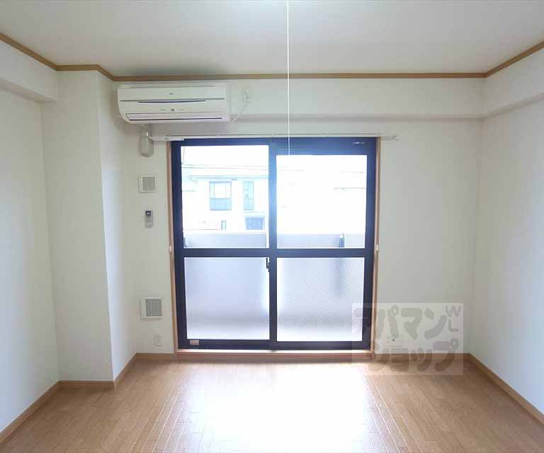 居室・リビング　明るいお部屋です。