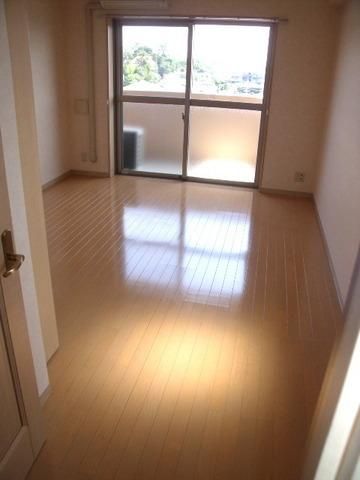 居室・リビング　きれいな洋室