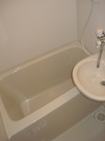 バス・シャワールーム　落ち着いた空間のお風呂です